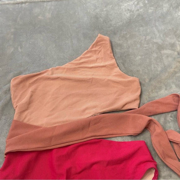 New! Beach Riot Claire One-Piece Swimsuit 24472 - Picture 5 of 9